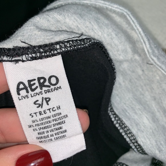 AERO Capri Leggings with Grey Stripe - Picture 4 of 5